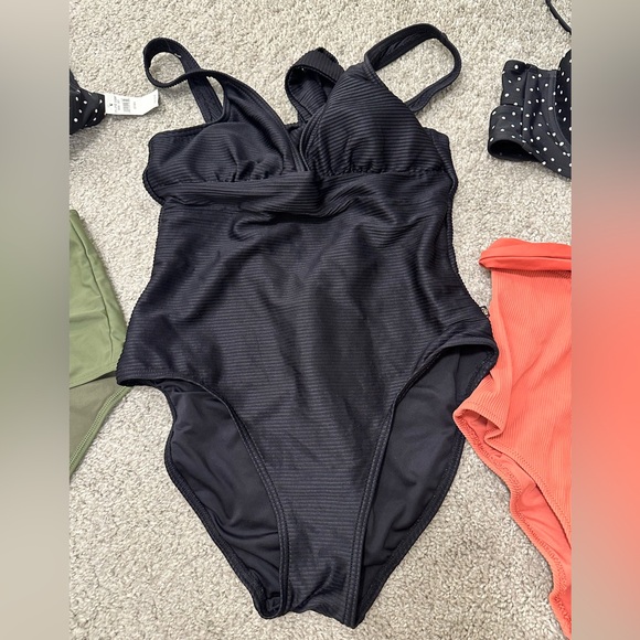 LADIES SWIMWEAR LOT Small/Medium 34B cup - Picture 3 of 4